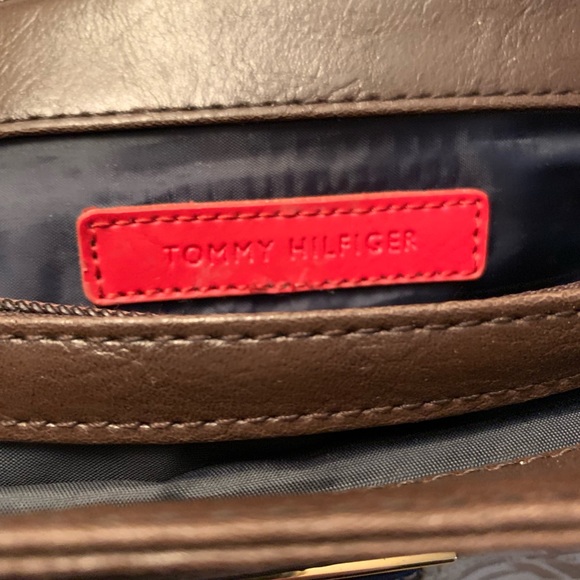 Tommy Hilfiger Purse (BEST OFFER) - Picture 3 of 6